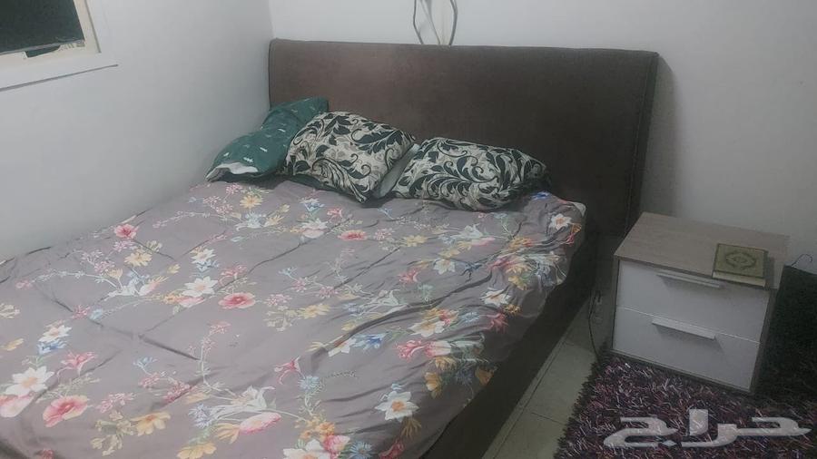 غرفة نوم بحاله جيده سرير حجم كينج63078152402561112