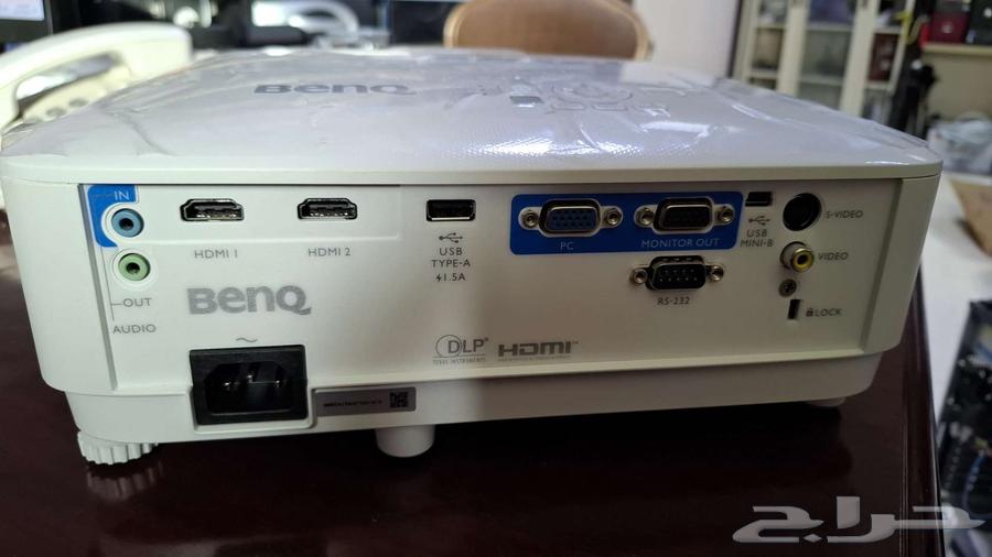 ![](https://cdn.vjshop.com.tw/upload/2019071605384868511.jpg)

BENQ MS550 Projector

### Features:
- Model: MS550
- Brightness: 3,000 ANSI lumens
- Contrast ratio: 13,000:1
- Native resolution: SVGA (800 x 600)
- Display technology: DLP
- Lamp life: Up to 6,500 hours
- Weight: 2.5 kg

### Package contents:
- BENQ MS550 projector
- Power cord
- VGA cable
- Remote control
- Batteries for remote control
- User manual

### Description:
The BENQ MS550 is a portable projector ideal for business presentations and educational purposes. With a brightness of 3,000 ANSI lumens and a contrast ratio of 13,000:1, this projector delivers clear and vibrant images even in well-lit environments. The native resolution of SVGA (800 x 600) ensures sharp and detailed projections. Thanks to the long lamp life of up to 6,500 hours, maintenance costs are minimized. The compact and lightweight design makes it easy to carry and transport.

### Notes:
- Please check the product compatibility before purchasing.
- The actual appearance may differ slightly from the image shown.
- Specifications are subject to change without prior notice.63079783157761111