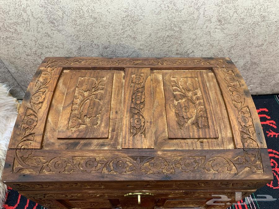 Old wooden box63078557841921113
