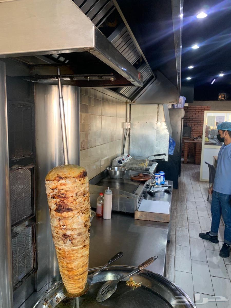 مطعم للبيع بكامل تجهيزاته63470061225729114