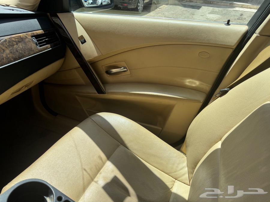 BMW 2004 5 Series with plate63115186432514112