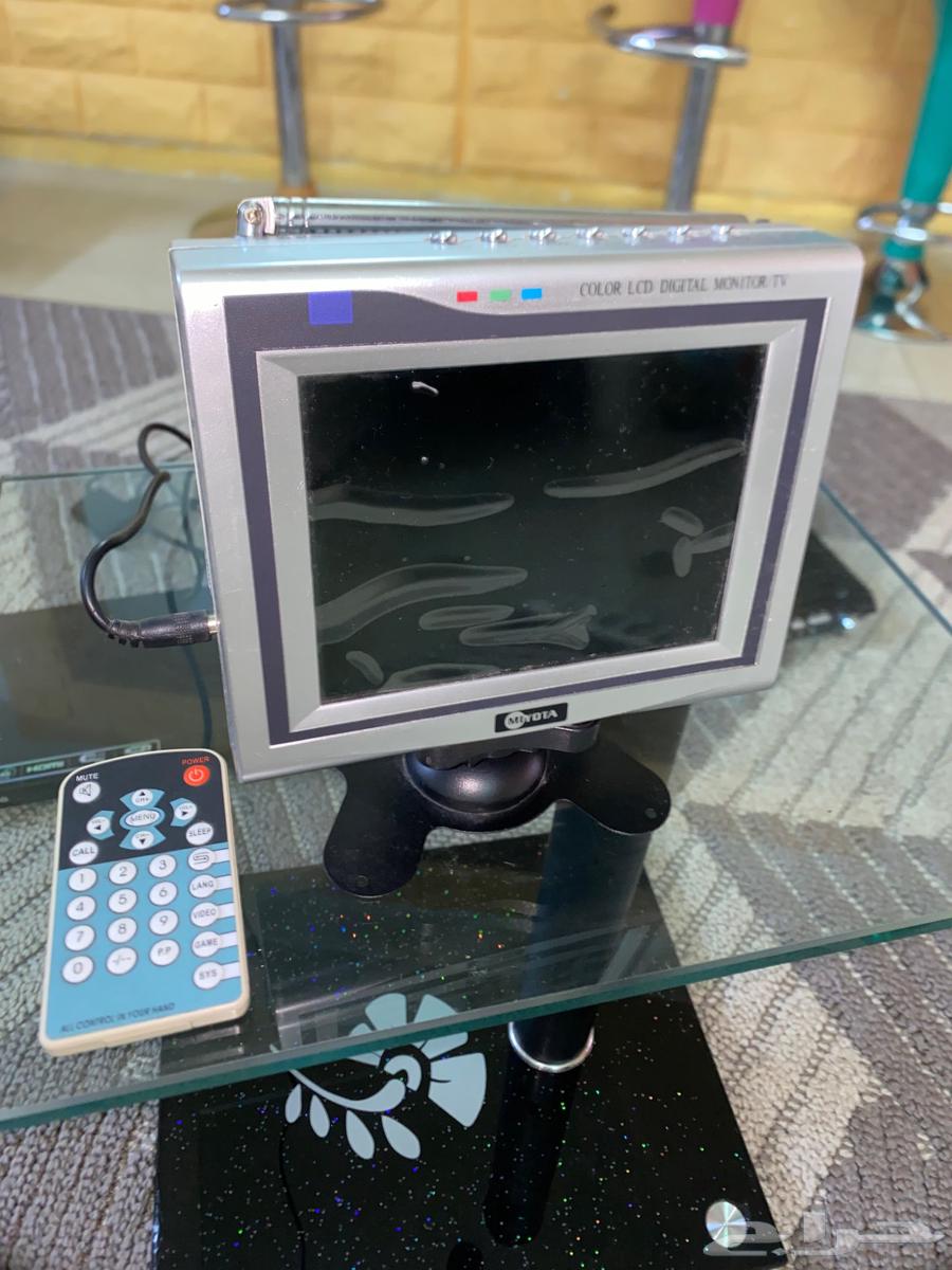 Devices for sale: receiver, 2 DVD players, small screen, sewing machine63076186421634112