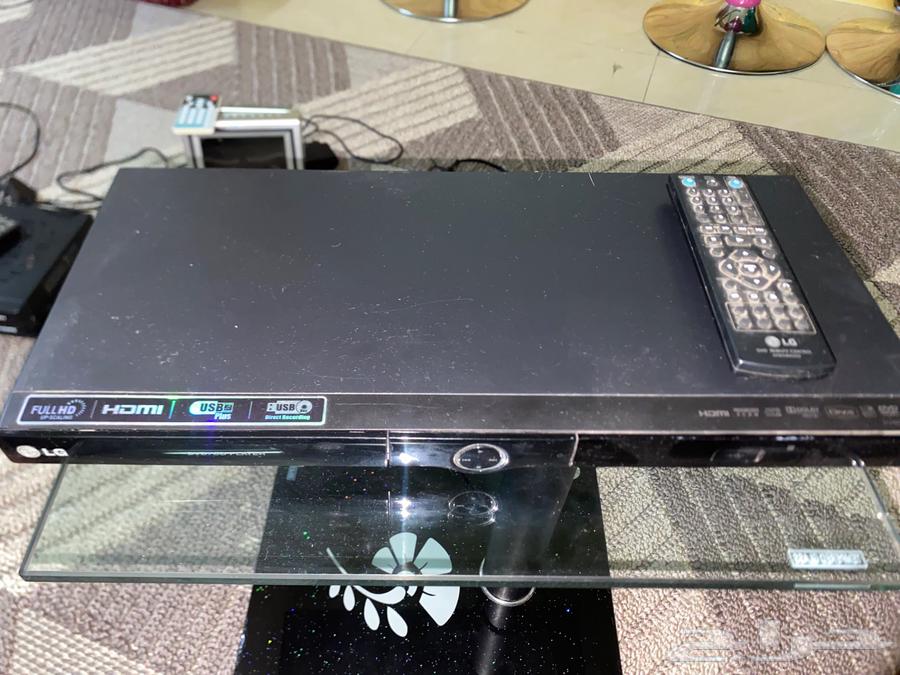 Devices for sale: receiver, 2 DVD players, small screen, sewing machine63076186421634113