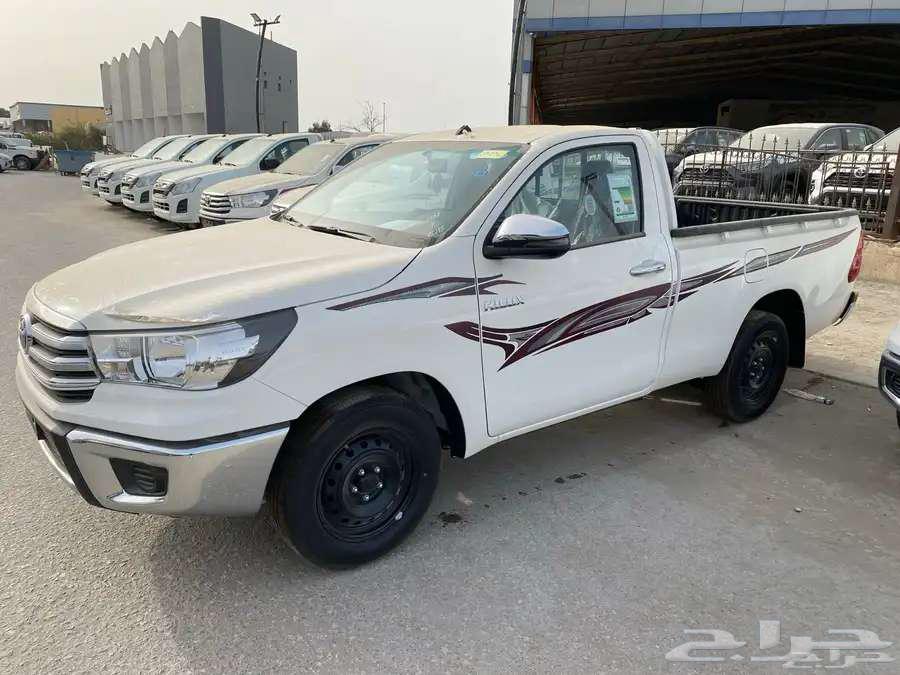 هايلكس GLX بنزين قير عادي موديل 202563109235811075115