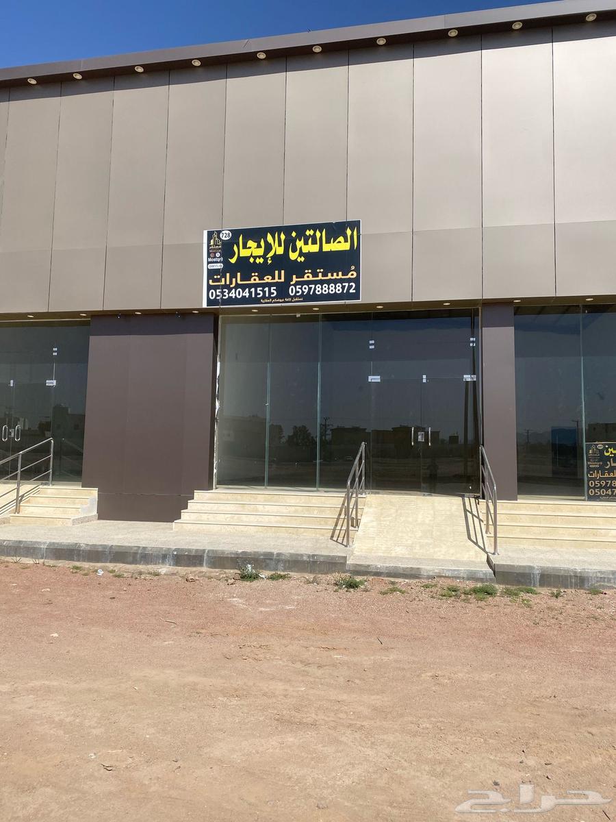 للايجار صالتين مع سكن تجاريه في مخطط الاوامر الساميه63011589784833111