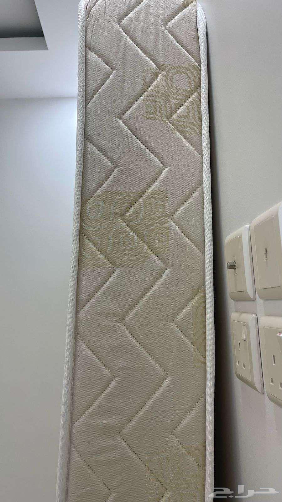 Sleep Hi mattress, almost new63072943022337111