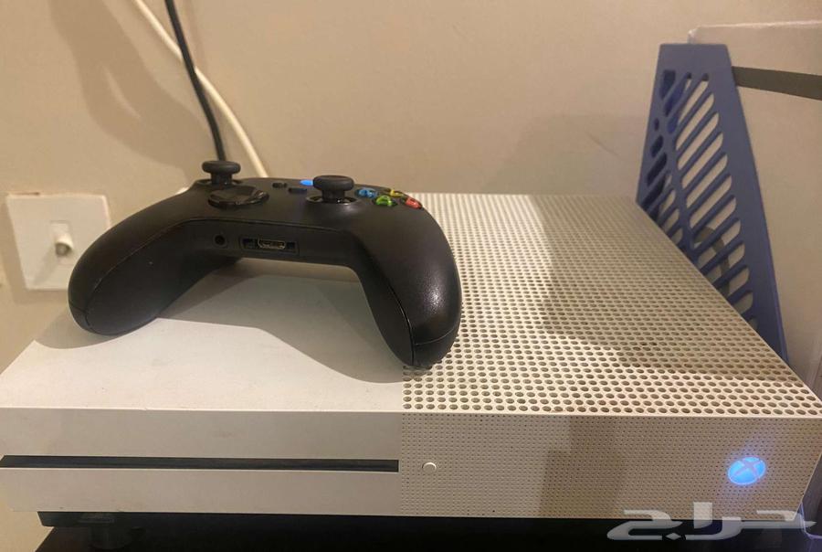 Xbox One S with 55 games and two controllers630687748032011125