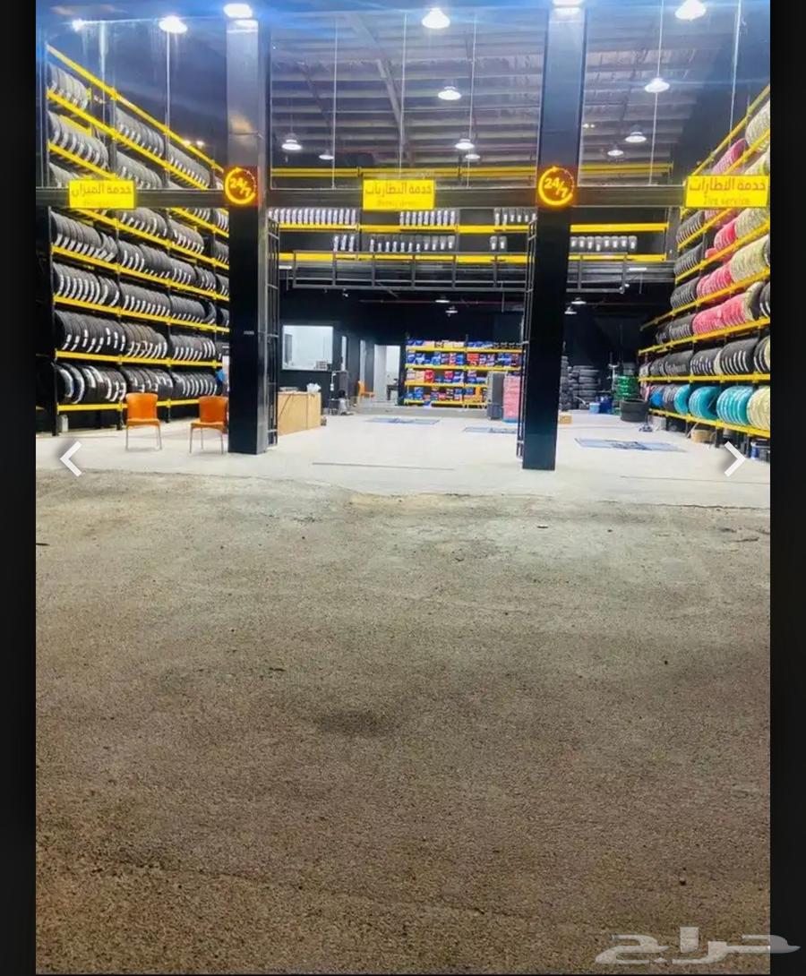 Car Service Center. Tires. Batteries. Scale63006285588610113
