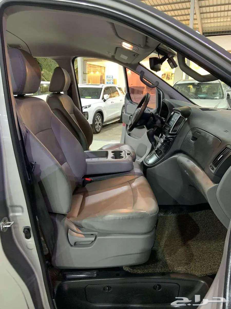 The sold vehicle is a 2020 Hyundai H-1 diesel van with a mileage of 47,000 km and 12 seats.63012513681025114