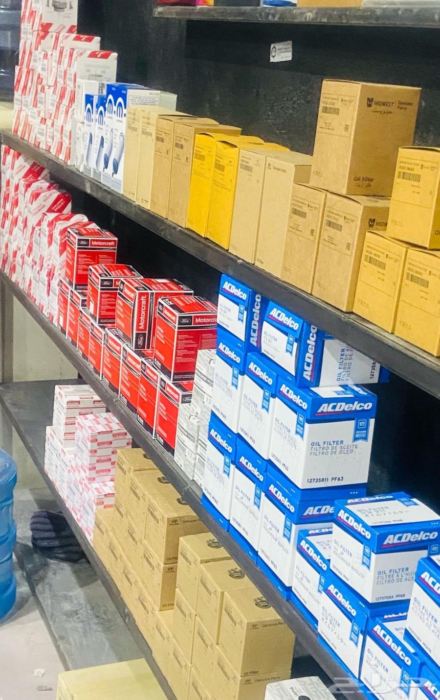 Car Service Center. Tires. Batteries. Scale63006285588610114