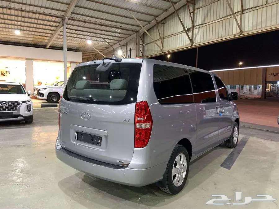 The sold vehicle is a 2020 Hyundai H-1 diesel van with a mileage of 47,000 km and 12 seats.63012513681025113