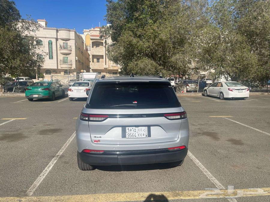 لقطة جراند شيروكي لاتيتيود 2023 شبه جديده اربع سلندر تيربو630999380226581121