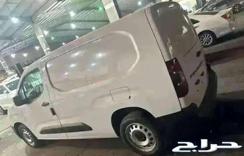 Peugeot Partner Van 2025 special offers with 54,000 cards63088208726401112