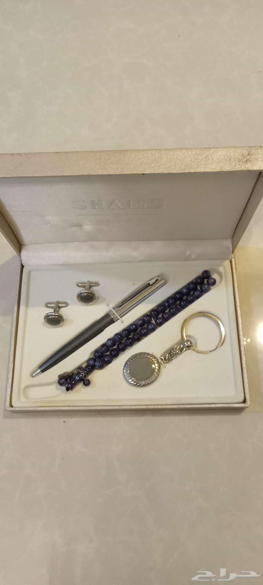 Watches, pens and prayer beads set63060411337729112
