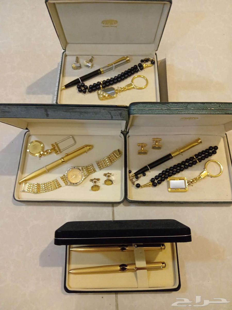 Watches, pens and prayer beads set63060411337729111