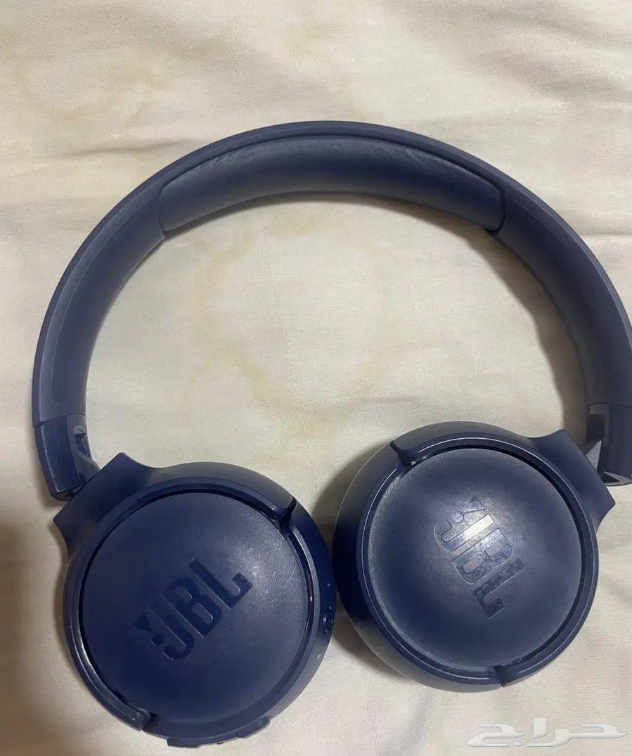 Power bank headphones63058428023298112