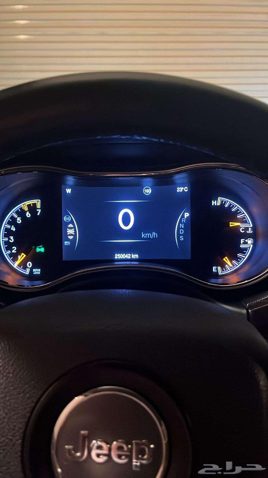 Jeep Grand Cherokee 2014, mileage 250 thousand kilometers, double63085397754371114