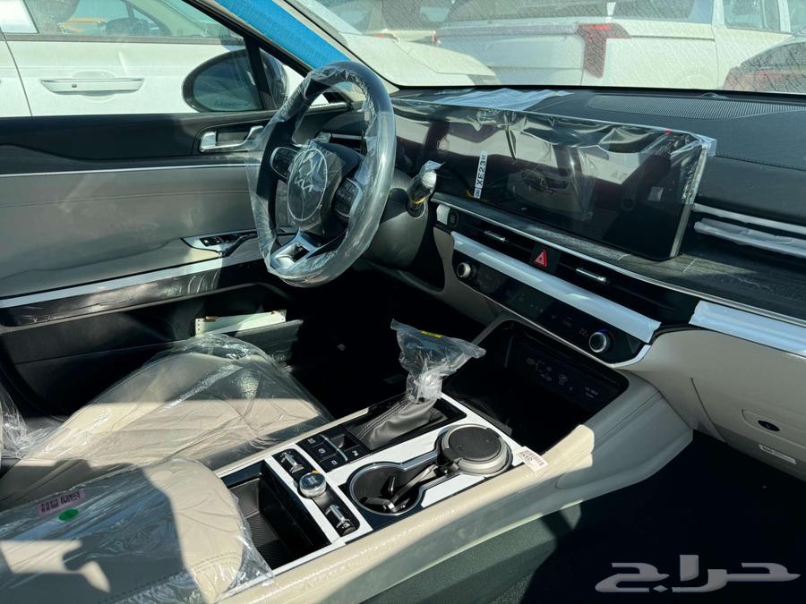 By 2025, half of the models will be electric.63080875677313114