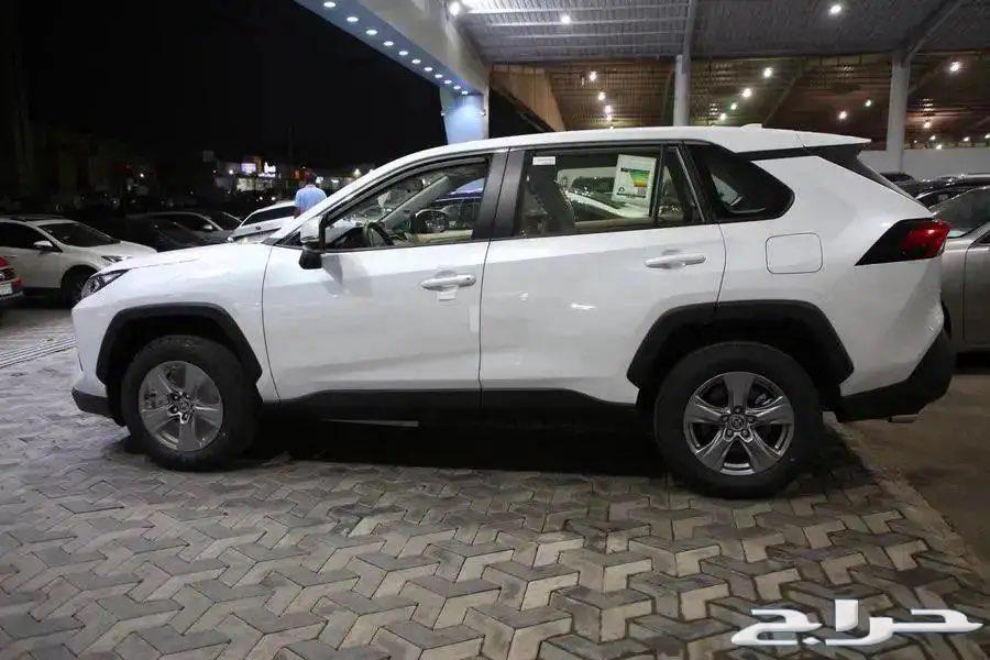 Toyota RAV4 LE Standard Double Four Cylinder Model 202463077589897731114