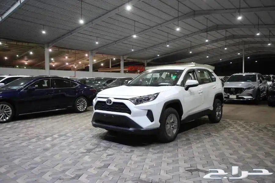 Toyota RAV4 LE Standard Double Four Cylinder Model 202463077589897731111