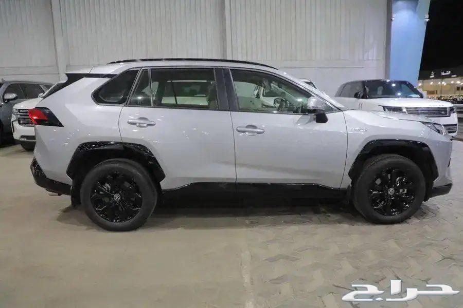 Toyota RAV4 XLE Hybrid Model 2024 with Sunroof63074842679937113