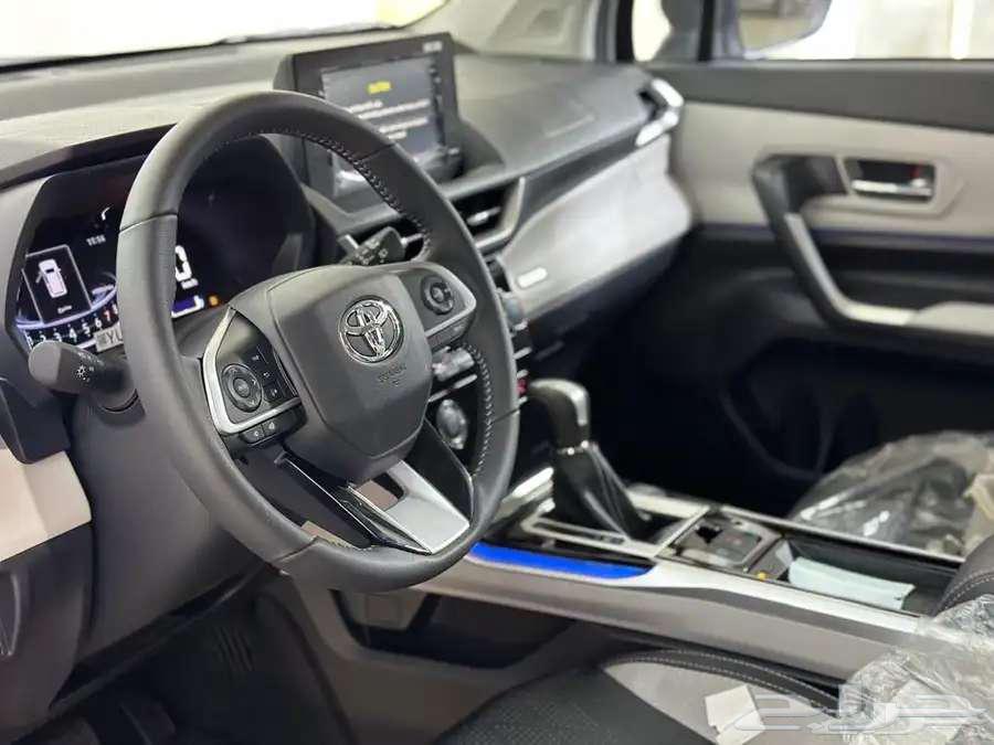 Toyota Vitz GLX Model 202463072750045698112