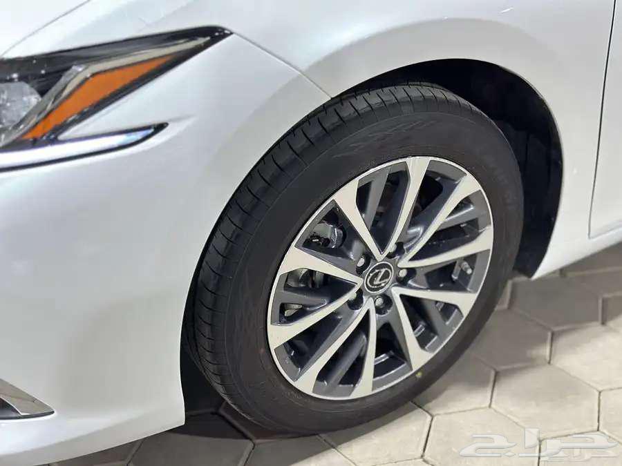 Lexus ES300 AH Saudi 202563068616379139112