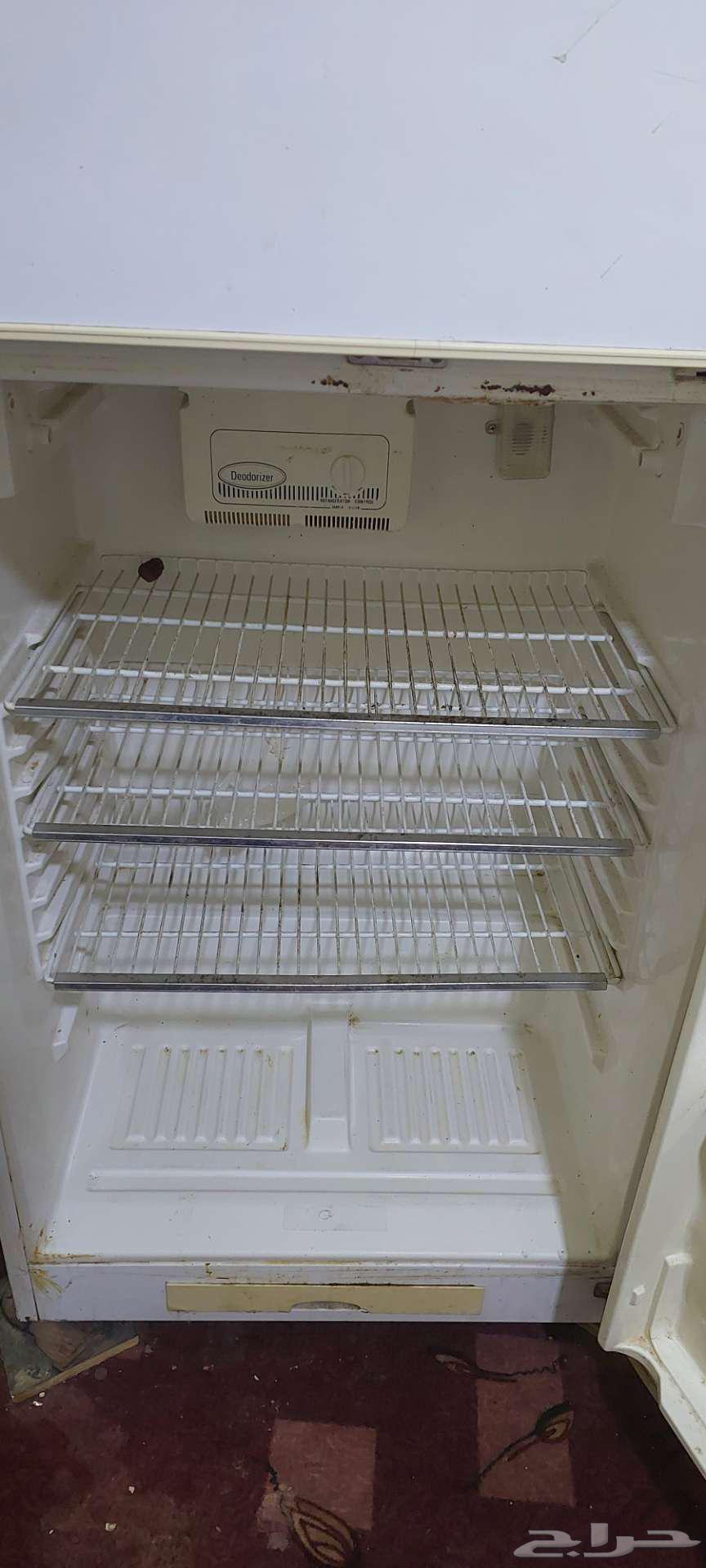 A large refrigerator, approximately 20 cubic feet, for sale in good condition63044972530178110