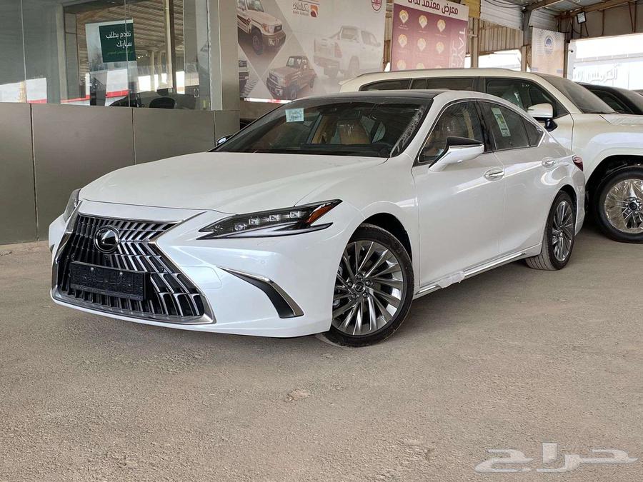 لكزس ES350 DD 2025 ابيض خليجي لدى معرض الفريدي630662254403871111