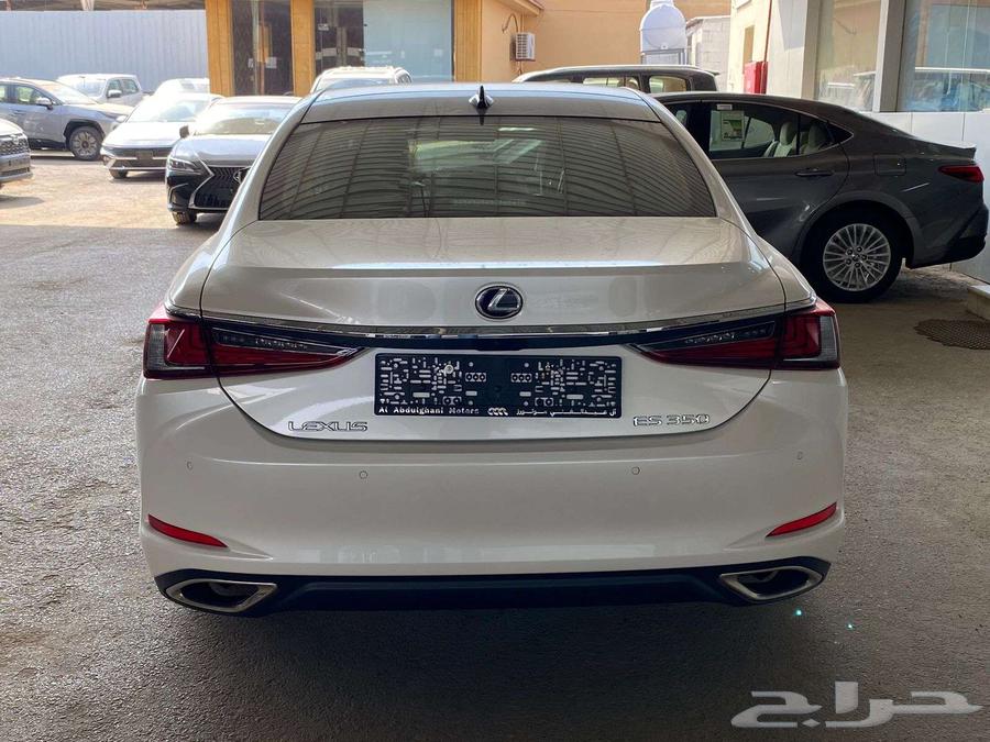 لكزس ES350 DD 2025 ابيض خليجي لدى معرض الفريدي63066225440387113