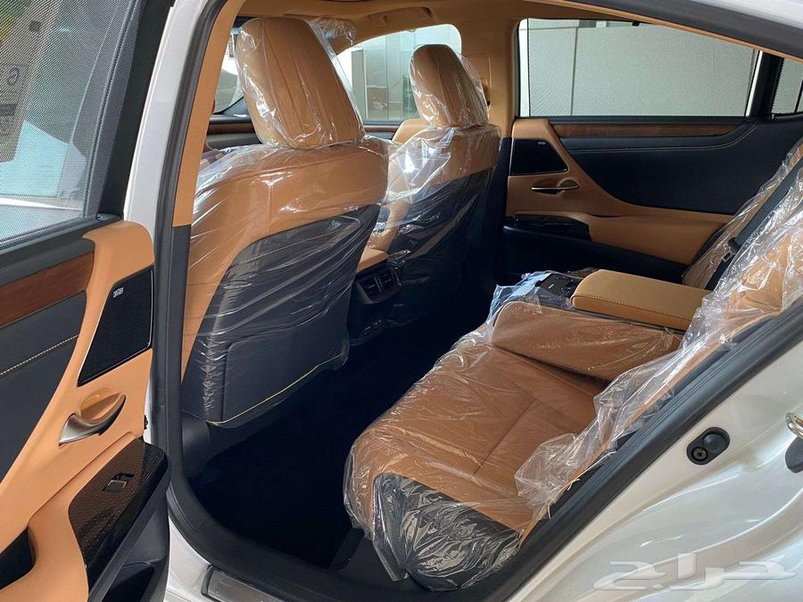 لكزس ES350 DD 2025 ابيض خليجي لدى معرض الفريدي63066225440387114