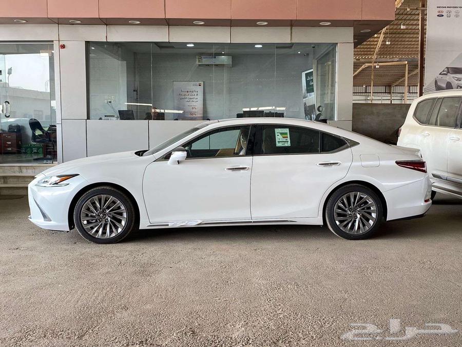 لكزس ES350 DD 2025 ابيض خليجي لدى معرض الفريدي63066225440387112