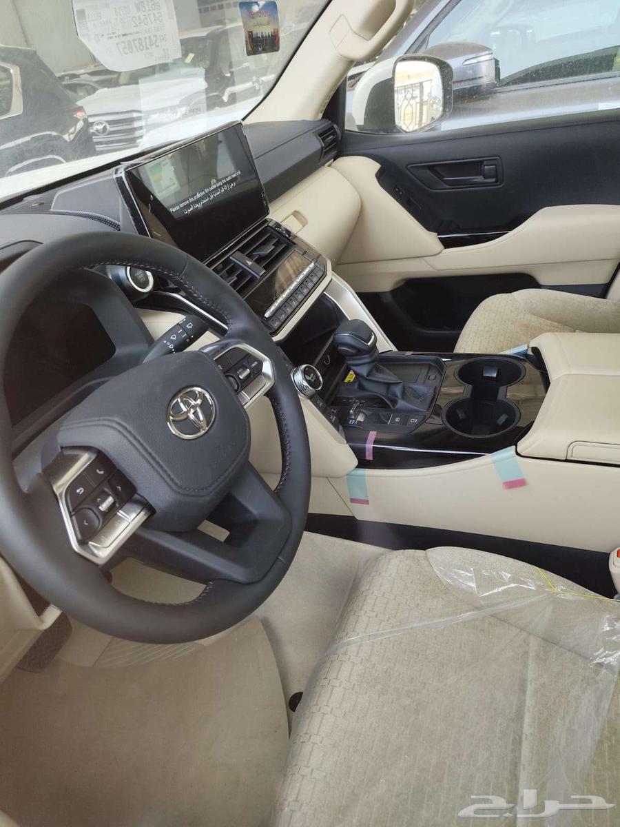 Toyota Land Cruiser GXR No. 3 202563060563658498112