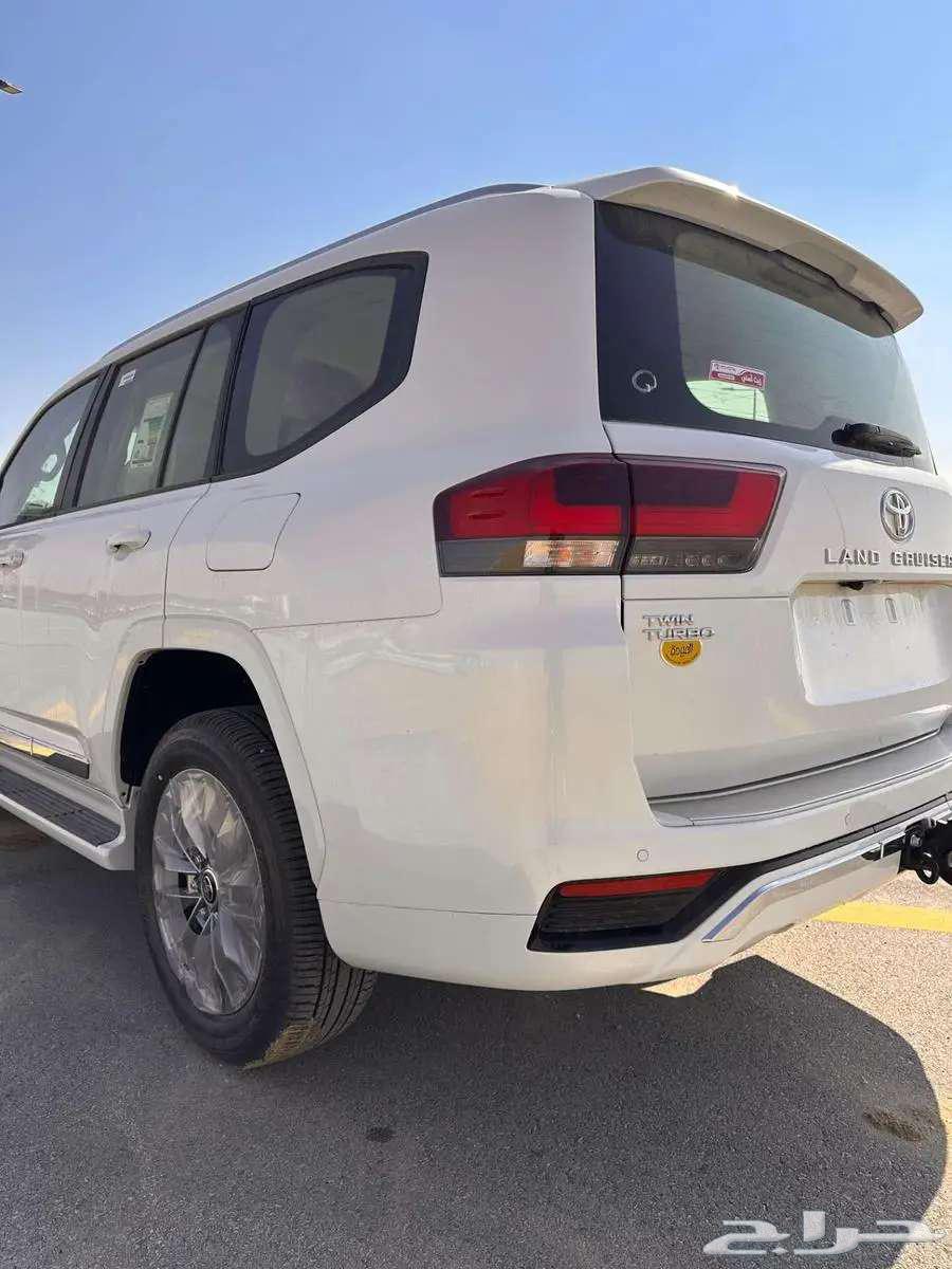 Land Cruiser GXR4 Gasoline 2025 Cash and Installments63060563614595113