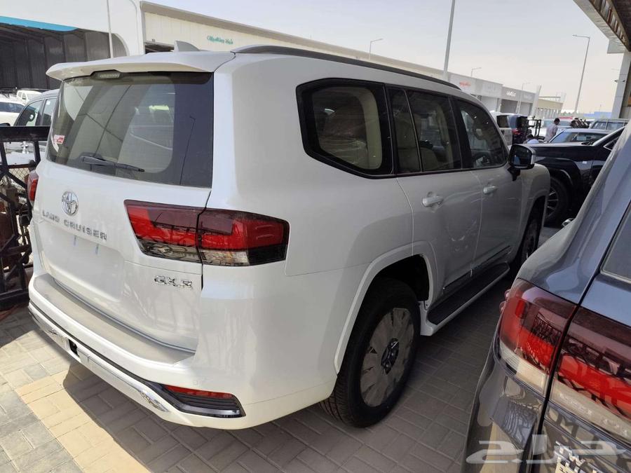 Toyota Land Cruiser GXR No. 3 202563060563658498114