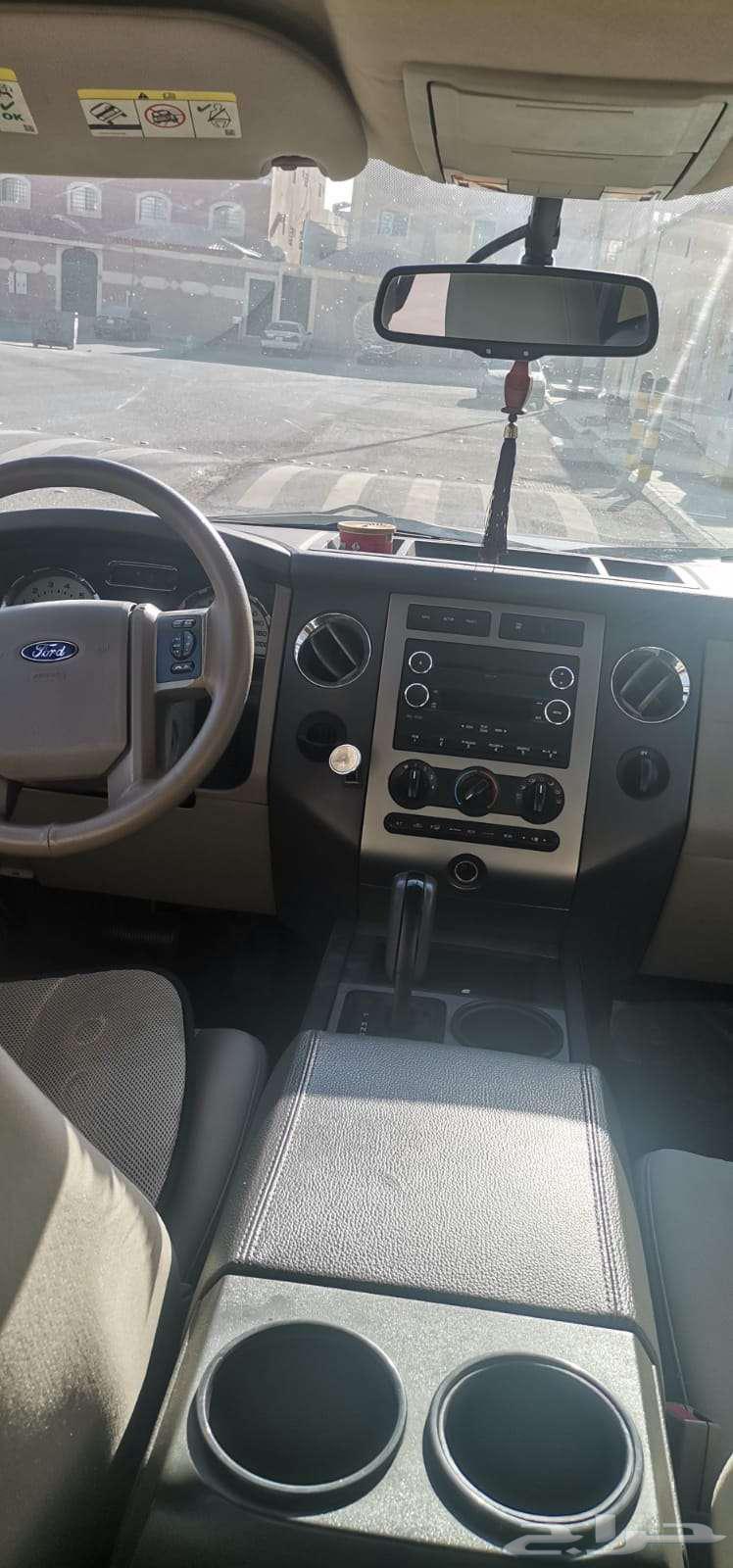 Ford Expedition 2014 half full63055858430467114