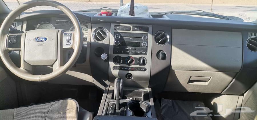 Ford Expedition 2014 half full63055858430467113