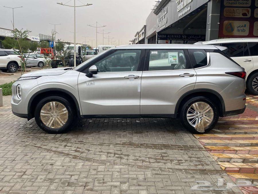 Mitsubishi Outlander Standard 5 Seater Saudi 202563056657797762111