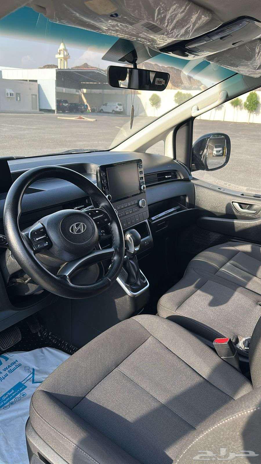 Hyundai Staria 2024 model, half full63049518924929114