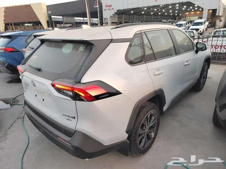 Toyota RAV4 2025 XLE Gasoline63050252709891112