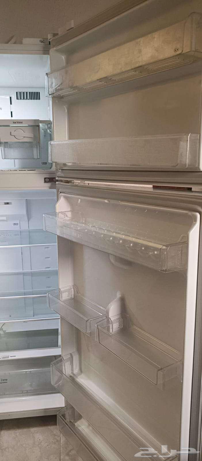 LG refrigerator is very clean and has been discounted63032044547458113