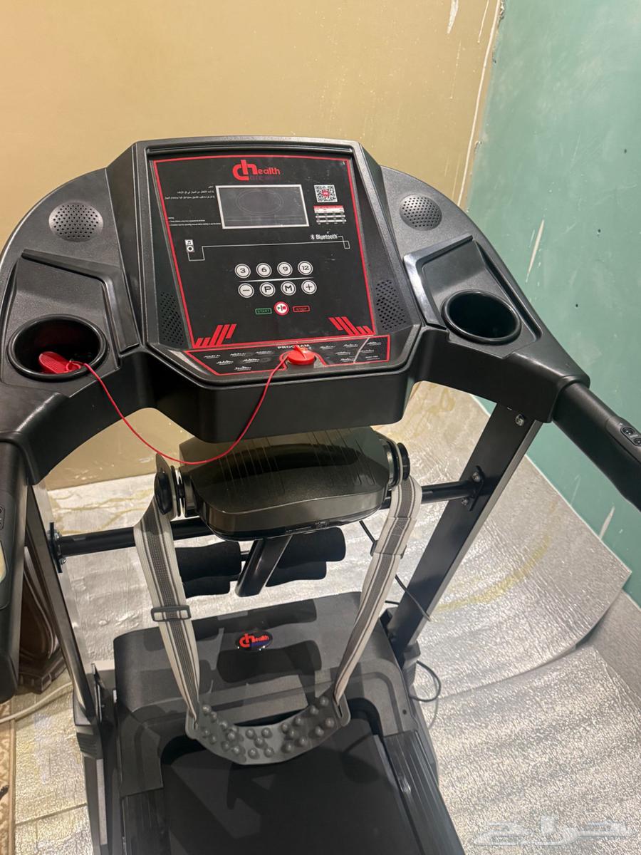 Very clean treadmill with little use63029428137218111