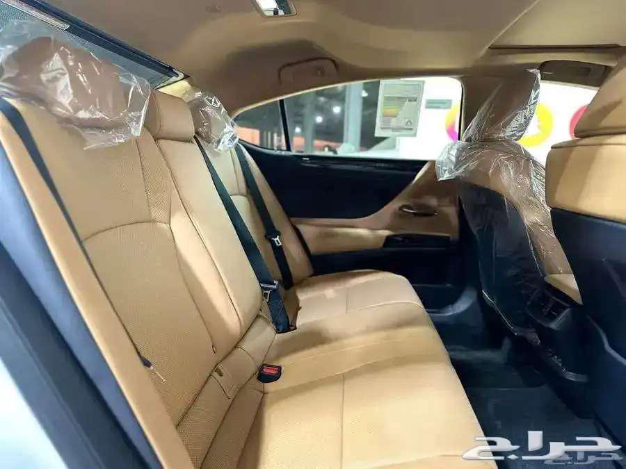 لكزس ES 300 هايبرد 2025 (عرض لعملاء الراجحى 50 50) بدون ربح63024935455361113