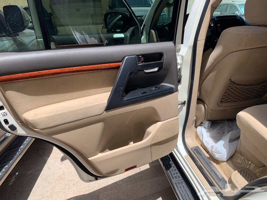 لاندكروزر بريمي فل كامل 8 سلندر GXR3 2014 خالي من الرش63018695127555114