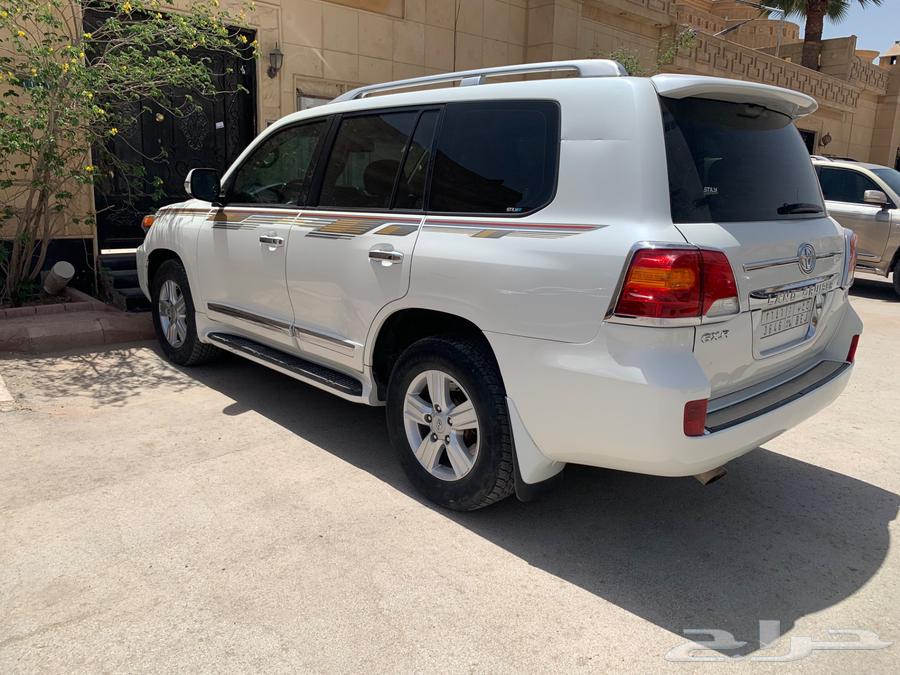 لاندكروزر بريمي فل كامل 8 سلندر GXR3 2014 خالي من الرش63018695127555111