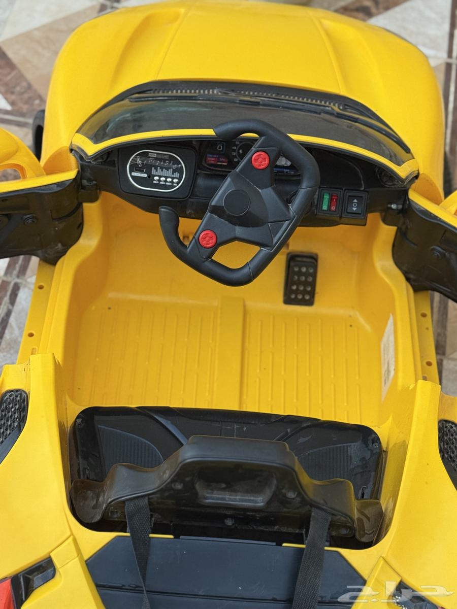 A semi-new electric car630145360966411128