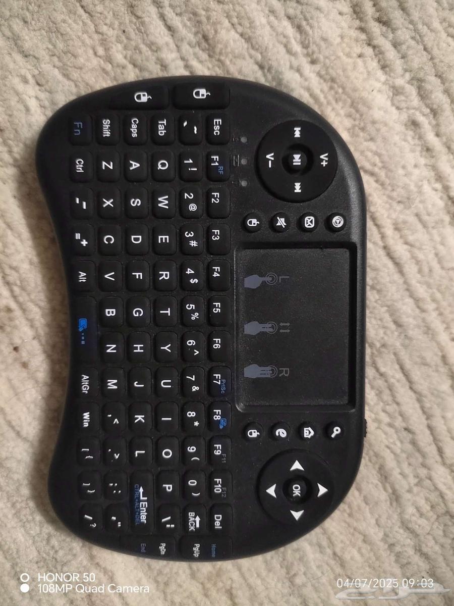 Keyboard with Bluetooth mouse powered by battery63419449851010113