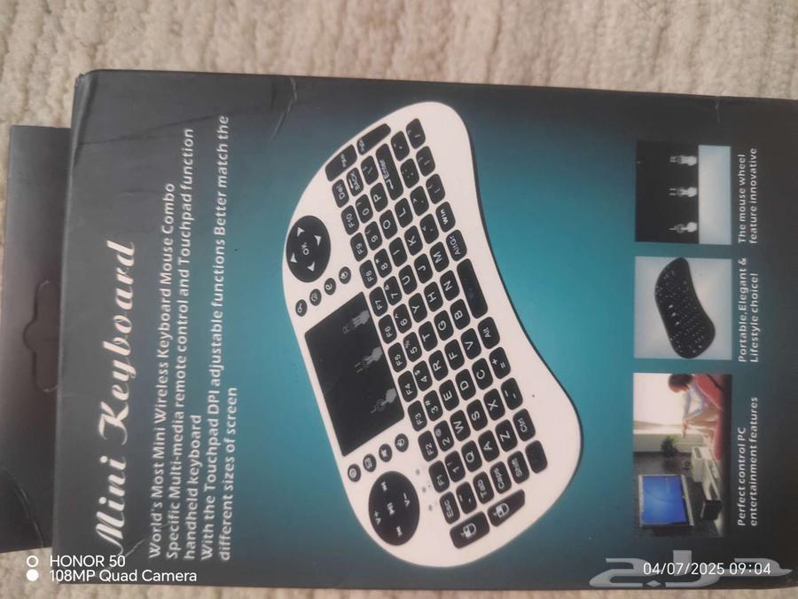 Keyboard with Bluetooth mouse powered by battery63419449851010111
