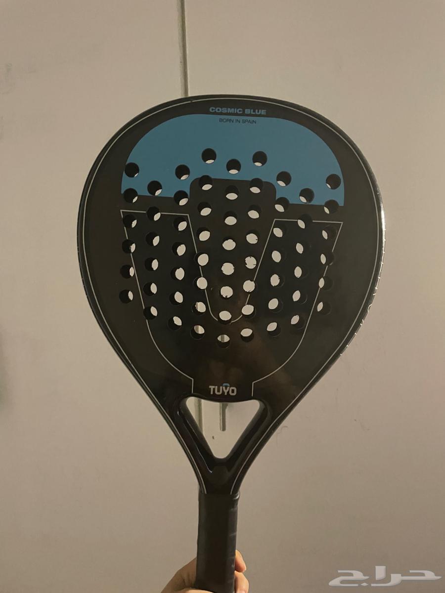 A new badminton racket used only once63414016268419110