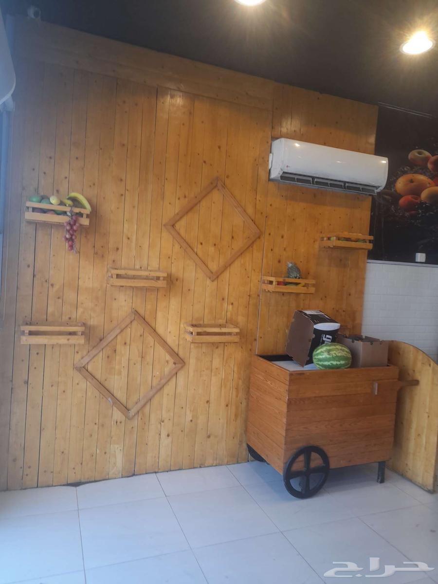 A place for kissing, with or without belongings, at a very reasonable price63440465849987111